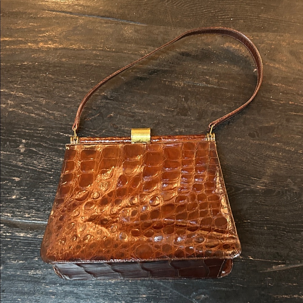 Elegant Brown Crocodile Pattern Women's Bag